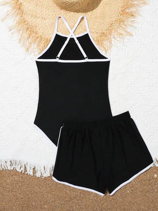 مايوه كامل لفتيات المرحلة الانتقالية بطبعة حرف وتصميم بلوكات ألوان وحواف