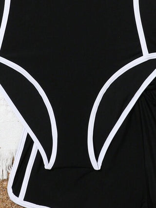 مايوه كامل لفتيات المرحلة الانتقالية بطبعة حرف وتصميم بلوكات ألوان وحواف