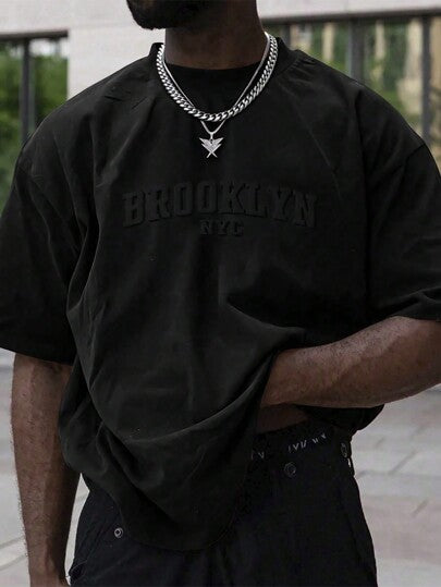 Manfinity Homme تي شيرت رجالي بأكمام قصيرة وعنق دائري مع طباعة حرفية