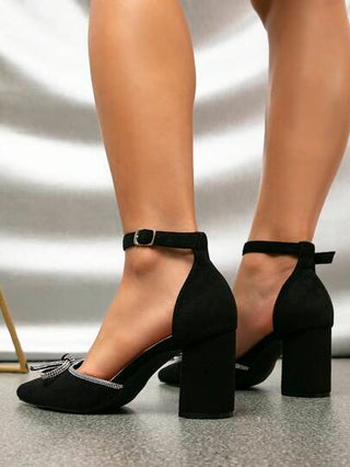 صنادل نسائية ذات كعب سميك مرصعة بالكريستال فريدة بتصميم الفراشة، كلوغز باللون الأسود الرجعي عالية الجودة، شبشب مسطح مريح بحزام كاحل وإبزيم ذهبي