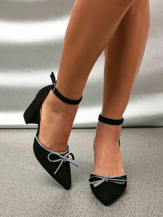 صنادل نسائية ذات كعب سميك مرصعة بالكريستال فريدة بتصميم الفراشة، كلوغز باللون الأسود الرجعي عالية الجودة، شبشب مسطح مريح بحزام كاحل وإبزيم ذهبي