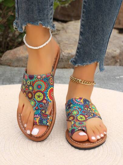 نعال بسيطة وأنيقة للنساء بحزام للأصابع مثالية للعطلات على الشاطئ