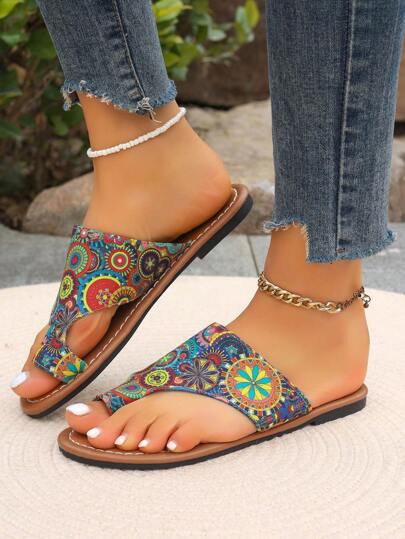 نعال بسيطة وأنيقة للنساء بحزام للأصابع مثالية للعطلات على الشاطئ