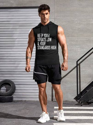 Manfinity Sport Corelite ملابس علوية رياضي رجالي مع غطاء رأس ورباط يحمل شعار مطبوع و يصلح للتمارين الرياضية
