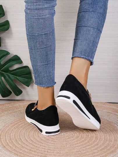 حذاء رياضي عارض أنيق للسيدات من الكانڤاس الأسود مع كعب قطاعي