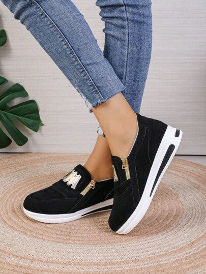 حذاء رياضي عارض أنيق للسيدات من الكانڤاس الأسود مع كعب قطاعي