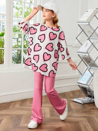 girls-sets تي شيرت قصير بأكمام واسعة ونقشة قلب و بنطلون واسع بلون واحد للفتاة المراهقة مجموعة 2 قطعة من الصوف المحبوك