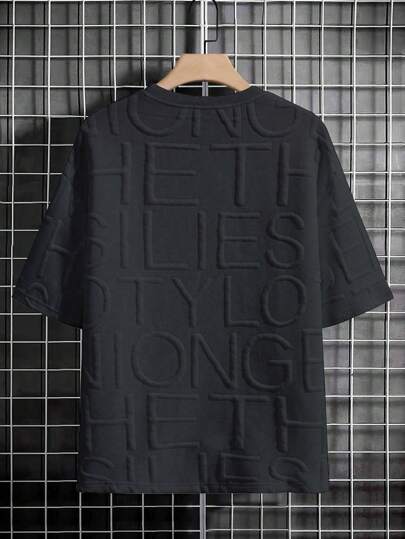 Manfinity Hypemode تي شيرت رجالي عريض متعرج الكتفين ذو أكمام قصيرة وشارة حرفية