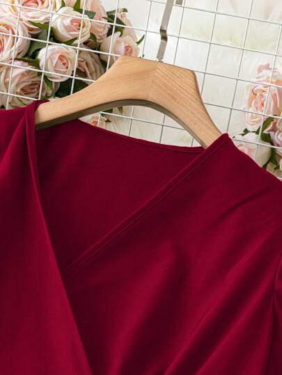 EMERY ROSE فستان طويل للنساء مع فتحة رقبة على شكل V وتصميم كشكش بأشرطة ربط أمامية، أكمام قصيرة، للربيع/الصيف، لون بوردو، إطلالة سيدات