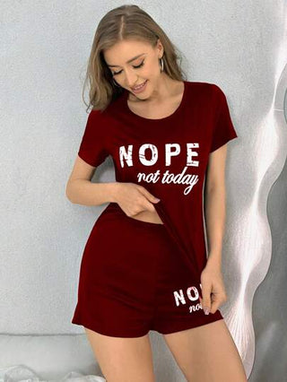 طقم بيجاما نسائية بأكمام قصيرة وشورت مطبوع بحروف
