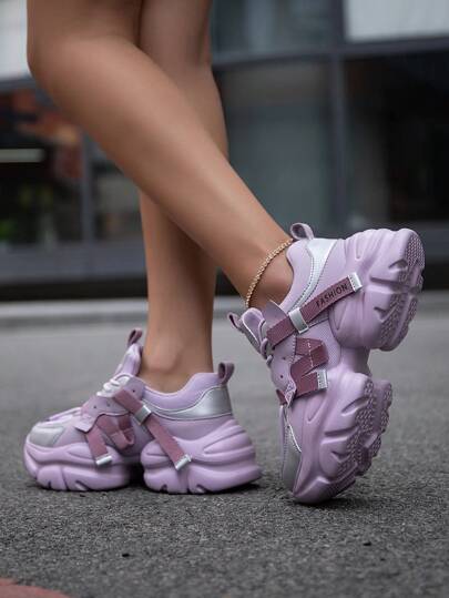أحذية رياضية للنساء بلمسات حرفية مرقعة باللون البنفسجي، وسمات متنوعة مريحة للاستخدام اليومي والنشاطات الخارجية وركض
