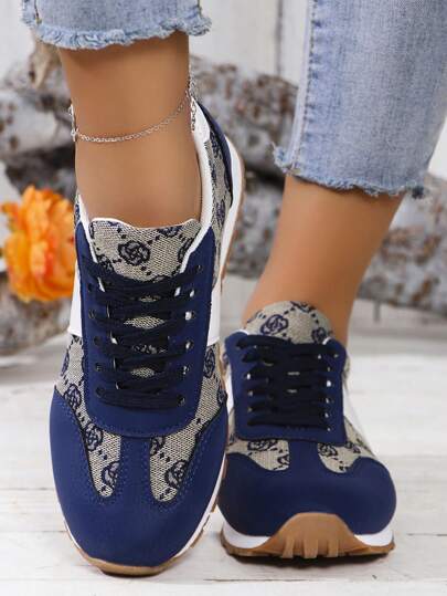 أكسفورد أزرق داكن للنساء مزركش بزهور، أحذية رياضية خفيفة ناعمة القاعدة مضادة للانزلاق متعددة الاستخدامات للخارج والجامعة، أربع مواسم بأسلوب بريطاني كلاسيكي