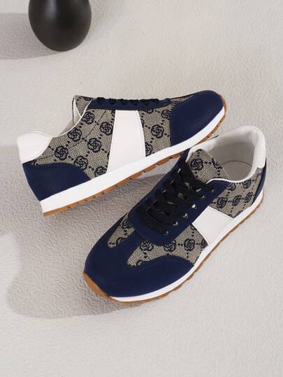 أحذية أوكسفورد حريمي أكسفورد أزرق داكن للنساء مزركش بزهور، أحذية رياضية خفيفة ناعمة القاعدة مضادة للانزلاق متعددة الاستخدامات للخارج والجامعة، أربع مواسم بأسلوب بريطاني كلاسيكي