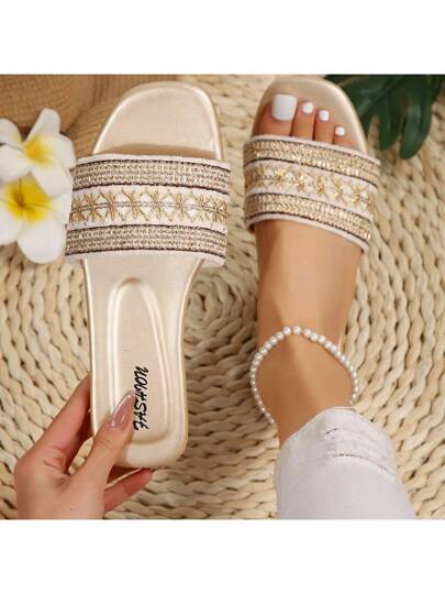 صنادل نسائية جديدة بنقشة فارغة سوداء مع نقشة الدانتيل والزهور لفصل الربيع/الصيف، بتصميم بسيط وعصري، سهلة الانتعال، مريحة وجميلة المظهر، مناسبة للاستخدام الداخلي والخارجي، سهلة الانزلاق بلونين أسود أو بيج