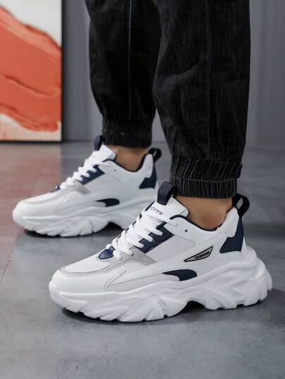 (حجم أصغر) أحذية رياضية للرجال بلونين متباينين من الشبك والدانتيل ، أحذية خفيفة الوزن وواقية للقدم للاستخدامات اليومية والتنزه