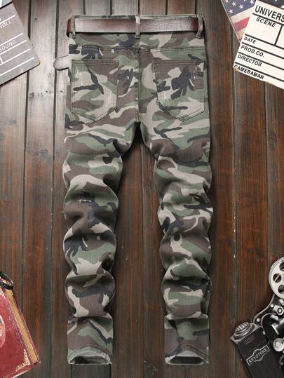 Manfinity LEGND شورت جينز رجالي ممزق بطبعة الكاموفلاج و جيوب لفصل الصيف