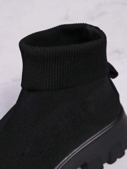 بوت نسائية قابلة للشد للبس اليومي وللمناسبات، ذات كعب منصة وسميك، مصنوعة من الحياكة والخيط، بلون أحادي، مريحة وعصرية، مناسبة للارتداء في الشتاء والأماكن الخارجية والحفلات