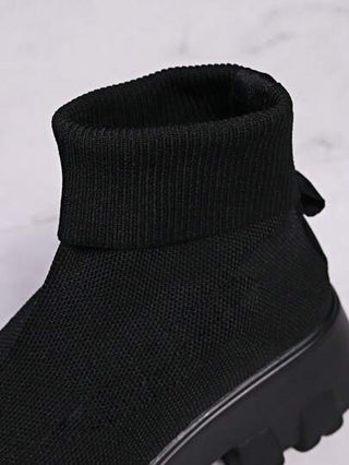 بوت نسائية قابلة للشد للبس اليومي وللمناسبات، ذات كعب منصة وسميك، مصنوعة من الحياكة والخيط، بلون أحادي، مريحة وعصرية، مناسبة للارتداء في الشتاء والأماكن الخارجية والحفلات