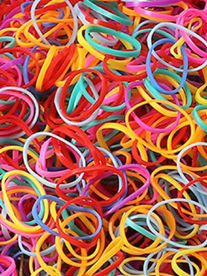 2000 حبة ماسكات شعر مطاطية صغيرة الحجم مغلفة في كيس مع سحاب، للأطفال ، قوية ، لا تتسبب في تلف الشعر، بدون ضرر للشعر و لطيف على الأطفال، مجموعة مطاطية للشعر و لطيفة للفتيات و الأطفال الرضع