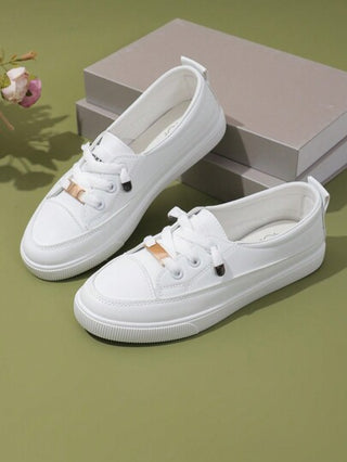 أحذية رياضية عارضة ومريحة للرياضة اليومية والاستخدام العادي للنساء بمقدمة مستديرة ، عالية الجودة، مع قفل مطلي بالذهب ورباط علوي