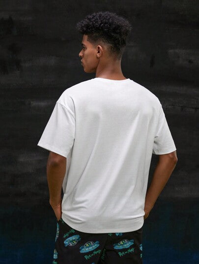 Rick and Morty X SHEIN مجموعة ملابس منزلية عارضة للرجال تتألف من ملابس علوية فضفاض بطبعة حرف وشخصية كرتونية وسروال قصير