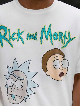 Rick and Morty X SHEIN مجموعة ملابس منزلية عارضة للرجال تتألف من ملابس علوية فضفاض بطبعة حرف وشخصية كرتونية وسروال قصير