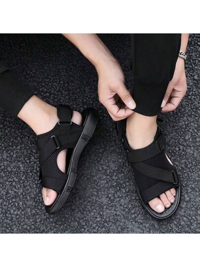 صنادل رياضية رجالية خفيفة الوزن مثيرة للأزياء و مختصرة للصيف مع نعل سميك و مناسب للرياضة و ضد الانزلاق مع الاستقرار و الصدمات و مقاومة للتآكل العارم ومناسبة للارتداء العادي