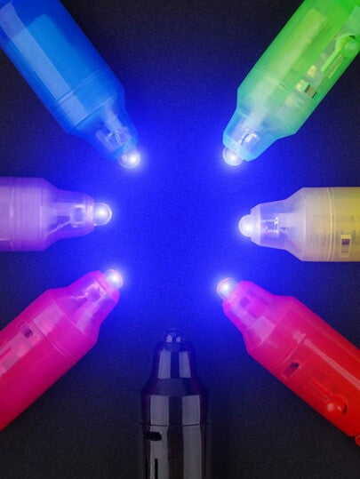 قلم حبر شفاف بلاستيكي واحد / 7 قطع، مع مصباح مضيء بالأشعة فوق البنفسجية، قلم سحري متعدد الوظائف لكشف النقود المزيفة والكتابة السرية.