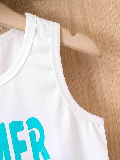 مجموعة صيفية مكونة من قميص بدون أكمام للأولاد مزين بطبعة نظارات شمسية و أشجار النخيل، بالإضافة إلى شورت و كاب تحمل طبعة أشجار النخيل. مناسبة للأنشطة الخارجية و لوقت الفراغ والشاطئ و العطلات