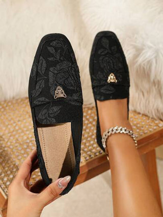 أثاث مكتبي أحذية جزمة مسطحة سهلة الارتداء بتصميم رأس النمر المعدني على الإصبع المربع ، أحذية مريحة بدون كعب باللون الأسود للنساء