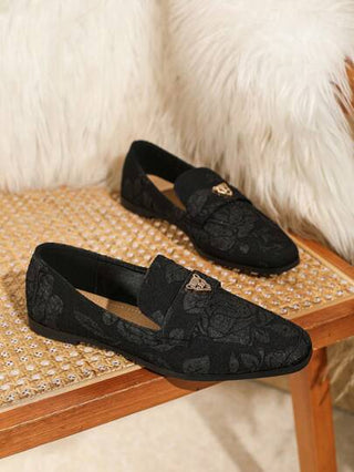 أثاث مكتبي أحذية جزمة مسطحة سهلة الارتداء بتصميم رأس النمر المعدني على الإصبع المربع ، أحذية مريحة بدون كعب باللون الأسود للنساء