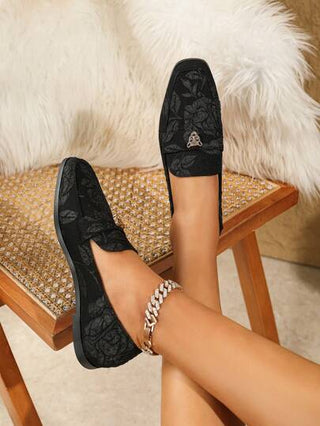 أثاث مكتبي أحذية جزمة مسطحة سهلة الارتداء بتصميم رأس النمر المعدني على الإصبع المربع ، أحذية مريحة بدون كعب باللون الأسود للنساء