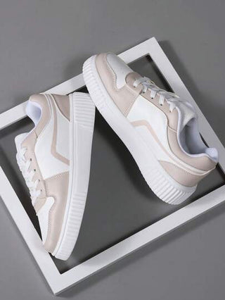 أحذية رياضية عارضة للنساء، حذاء رياضي بألوان مختلفة، حذاء بلون البيج الشائع للحرم الجامعي والرياضة مريح ومسامي الهواء