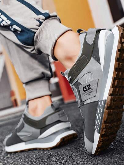 حذاء رياضي رجالي بكتلة لون سميك الأسطح، أنيق ومتنفس ومريح وبرباط تزيد ارتفاعه، للاستخدام الرياضي والهواء الطلق