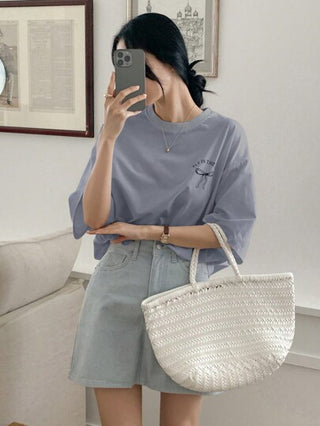 DAZY تيشيرت صيفي فضفاض مطبوع عليه حروف وفيونكة، ذو ياقة دائرية وأكمام دروب شولدر، تيشيرت منقوش جرافيك فضفاض وجميل