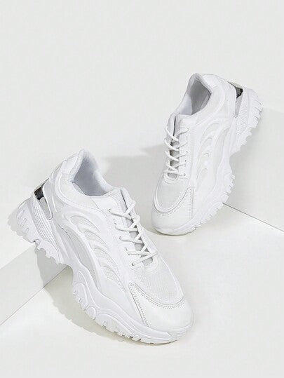 SHEIN X Lucía Bellido Vate أحذية رياضية نسائية عصرية من الشبكة البيضاء المزينة بالدانتيل والكعب السميك للصيف/العطلات، أحذية رياضية صيفية، أحذية كاجوال، أحذية للمدرسة والجامعة في الخريف،أحذية نسائية للربيع، وأحذية متدربات للعيد