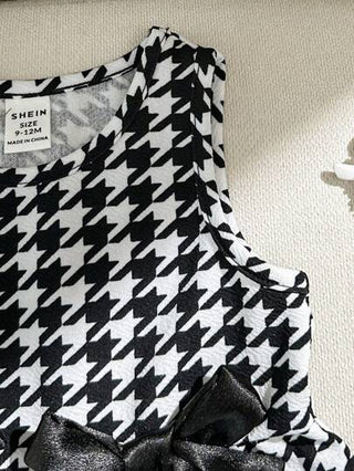 SHEIN فستان بيبي جيرل الصيفي بقصة A و بلا أكمام من الحياكة، تصميم رائع مربعات بلَون متعدد مع الحزام