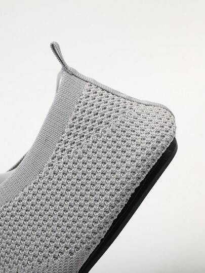 حذاء رجالي خفيف الوزن للمشي مريح بتصميم لوفر مسامي مريح للقدمين ضد الانزلاق قابل للانحناء للزوجين، أحذية رياضية عارضة صيفية للرجال