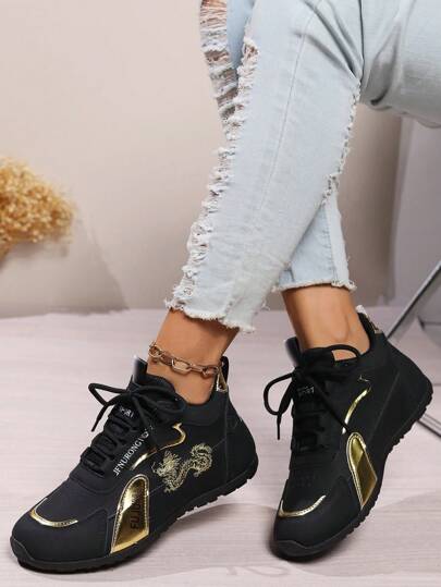 حذاء رياضي نسائي مطرز بالأزياء الجديدة لعام 2024، حذاء رياضي عارضة مريح للنساء