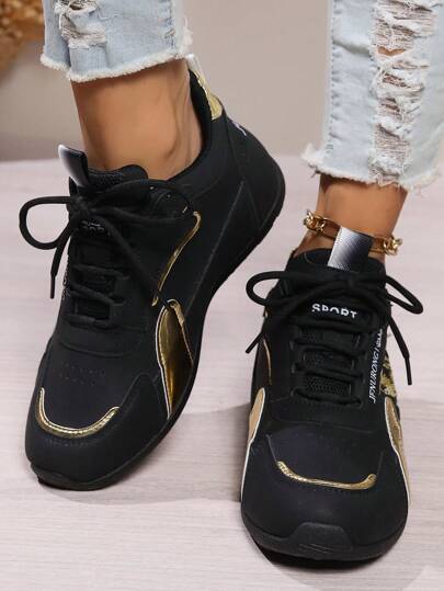 حذاء رياضي نسائي مطرز بالأزياء الجديدة لعام 2024، حذاء رياضي عارضة مريح للنساء