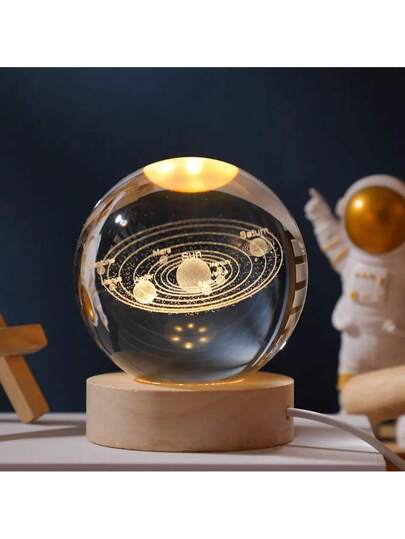 1 قطعة كرة كريستال بإضاءة ليلية بطراز الكون ثلاثي الأبعاد مع 4 تصميمات اختيارية متنوعة، هدية مثالية للتقديم، تعمل بالطاقة عبر USB، قاعدة خشبية، مناسبة للديكور في أعياد الاحتفالات، ووضع العرض في خزانات العرض والمكاتب