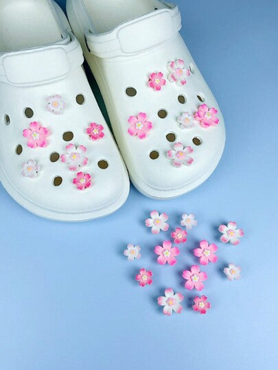 زخرفة وردية تتدرج إلى الوردي الفاتح مجموعة 12 قطعة مصنوعة من الراتنج، بشكل زهرة الكرز المبسطة، قابلة للفصل، لتزيين الأحذية (مناسبة للأحذية المهدبة والصنادل المفتوحة من الأمام)