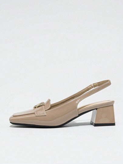 حذاء نسائي بكعب عالي سميك ذو أصابع مربعة وجزء علوي قصير