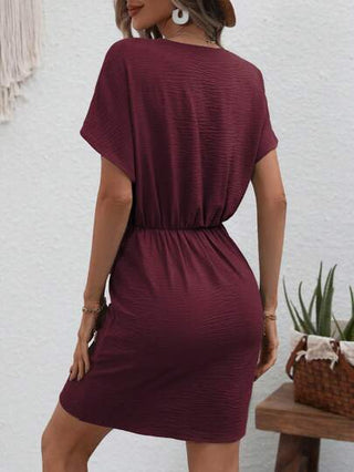 Clasi فستان كاجوال متوسط الطول، لون بوردو عبارة عن موحد اللون ذو رباط أمامي على شكل V للرقبة للنساء