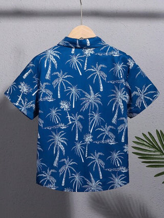 SHEIN قميص كاجوال للصبيان يتضمن طبعات أشجار جوز الهند بأكمام قصيرة وياقة ذات طوق صغير، مع الأسلوب العطلة