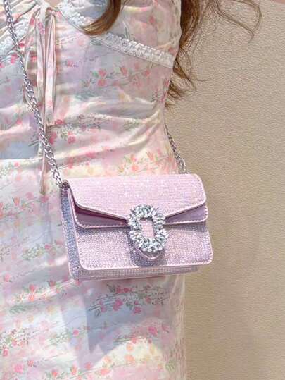 حقيبة كتف بسلسلة عصرية عادية للنساء، حقيبة صدر صغيرة جديدة باللون الوردي لربيع وصيف 2024، حقيبة مربعة صغيرة شخصية