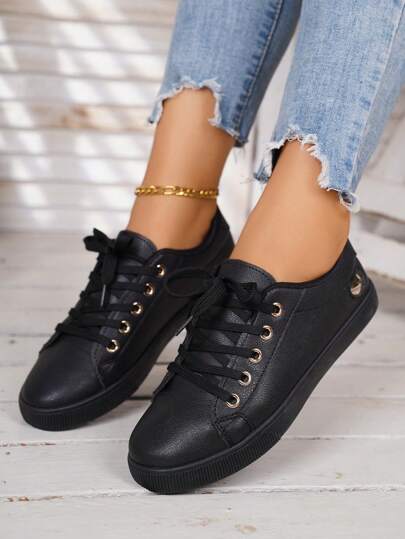 حذاء كاجوال أسود بمقاس زائد بأصابع مستديرة، إغلاق برباط، تصميم رائع بمرآة ذهبية بشكل قلب، حذاء كاجوال شبكي منخفض ، مستلزمات رائجة ومتعددة الإستخدامات، مريح وخفيف الوزن، مثالي للمرأة الرياضية