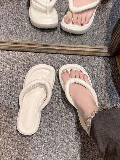 صنادل نسائية بنعل سميك، شبشب خفيف وناعم جديد بسفلة مريحة، حذاء كاجوال للشاطئ والاجازات الخارجية، بلون صلب