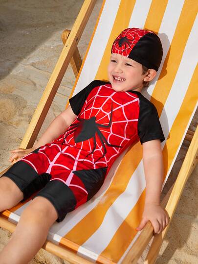 SHEIN طقم بدلة سباحة / غطاء سباحة قصير الأكمام بطبعة العنكبوت الفاشن للفتى الصغير