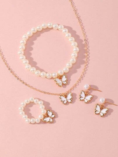 طقم مجوهرات بعنصر واحد للأطفال يتألف من قلادة واحدة وسوار واحد وزوج من الأقراط وخاتم واحد بطراز فراشة جميلة سهل التصميم ومناسب للاستخدام اليومي للفتيات.